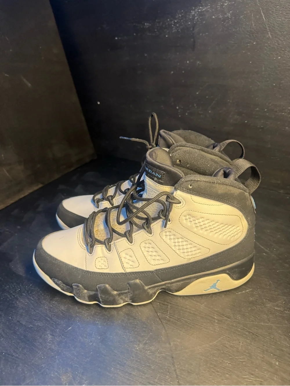 Jordan 9 -Top Sneakers in Light Gray and Black with Blue no insole